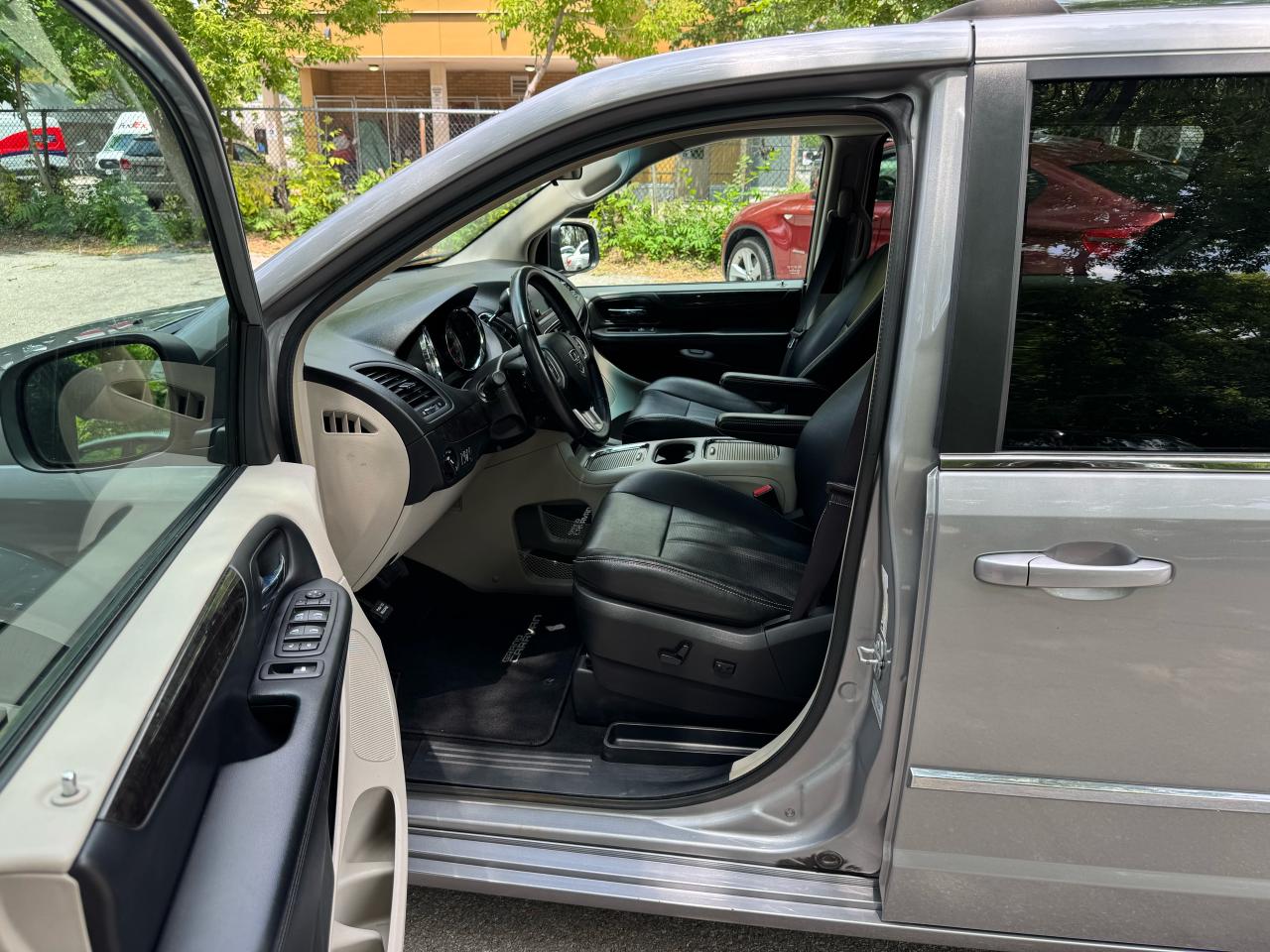 2015 Dodge Grand Caravan Crew Plus - Photo #12