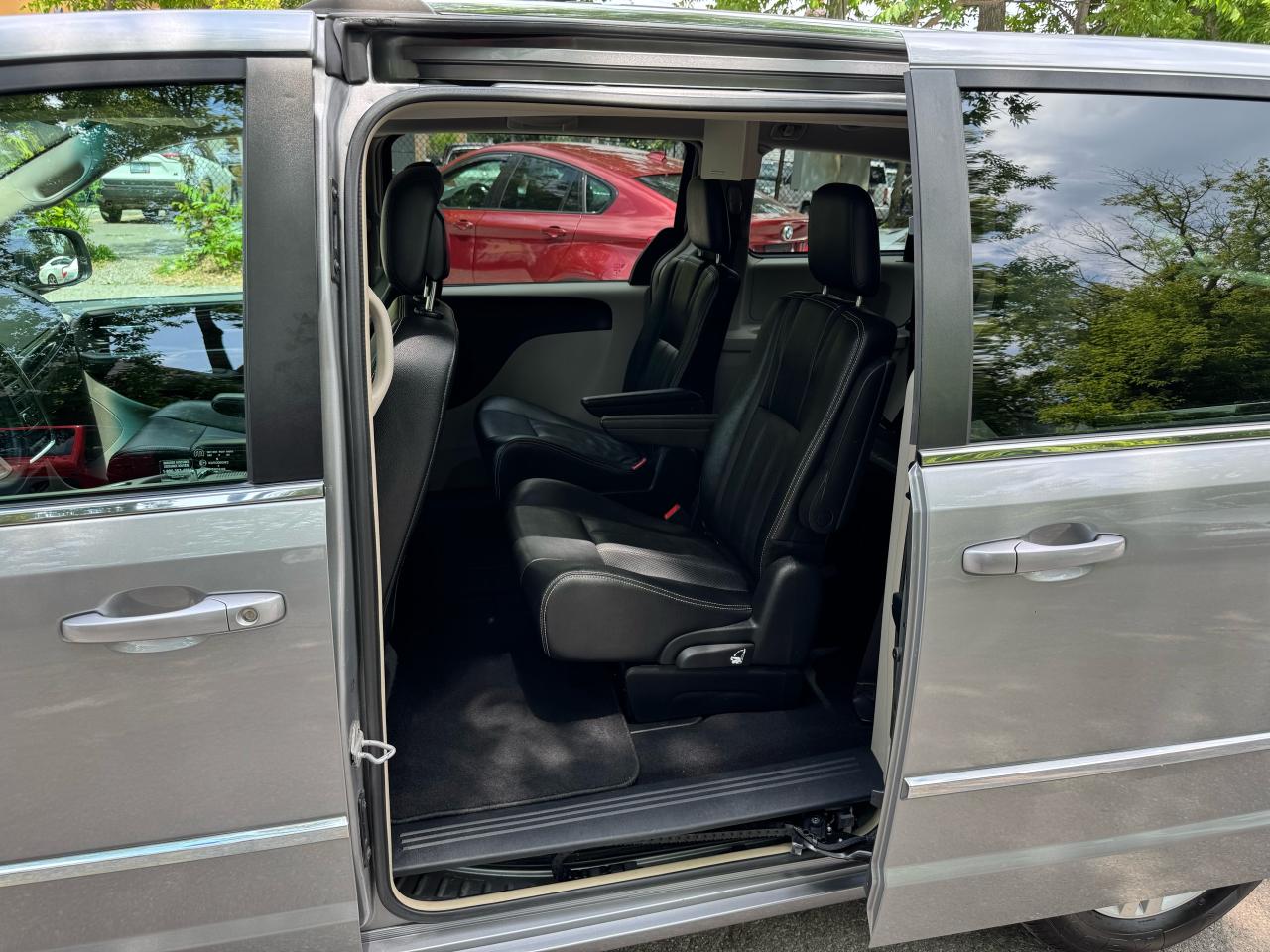 2015 Dodge Grand Caravan Crew Plus - Photo #13