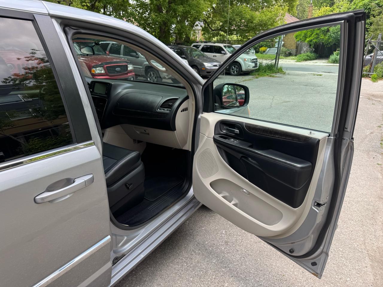2015 Dodge Grand Caravan Crew Plus - Photo #16
