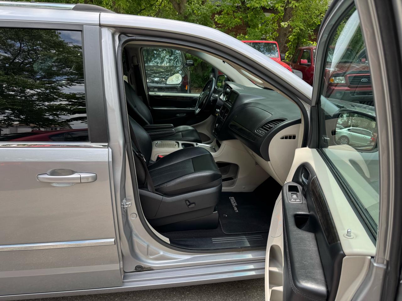 2015 Dodge Grand Caravan Crew Plus - Photo #17