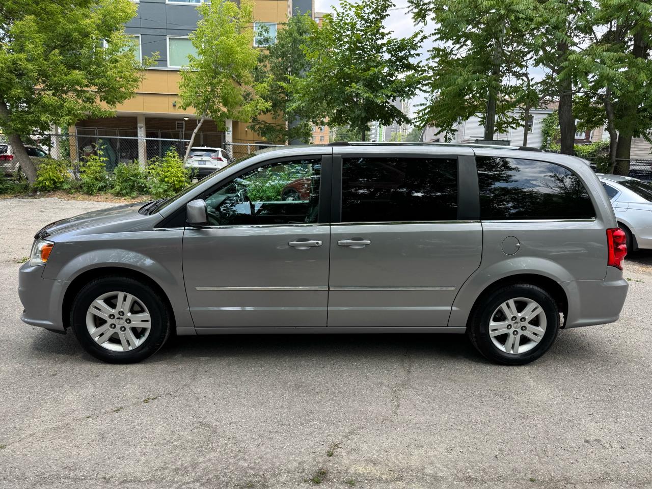 2015 Dodge Grand Caravan Crew Plus - Photo #2