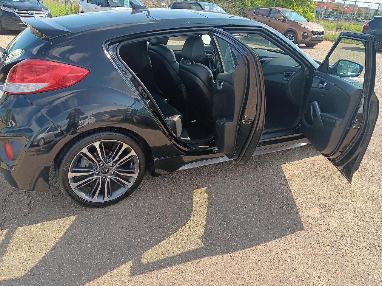 2016 Hyundai Veloster Turbo, Leather, Pano roof, Nav, Htd Steering & Sea - Photo #5