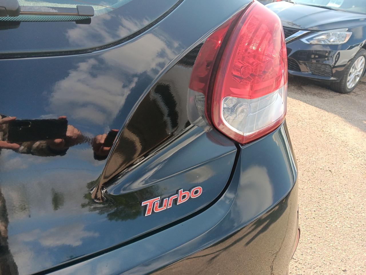 2016 Hyundai Veloster Turbo, Leather, Pano roof, Nav, Htd Steering & Sea - Photo #8