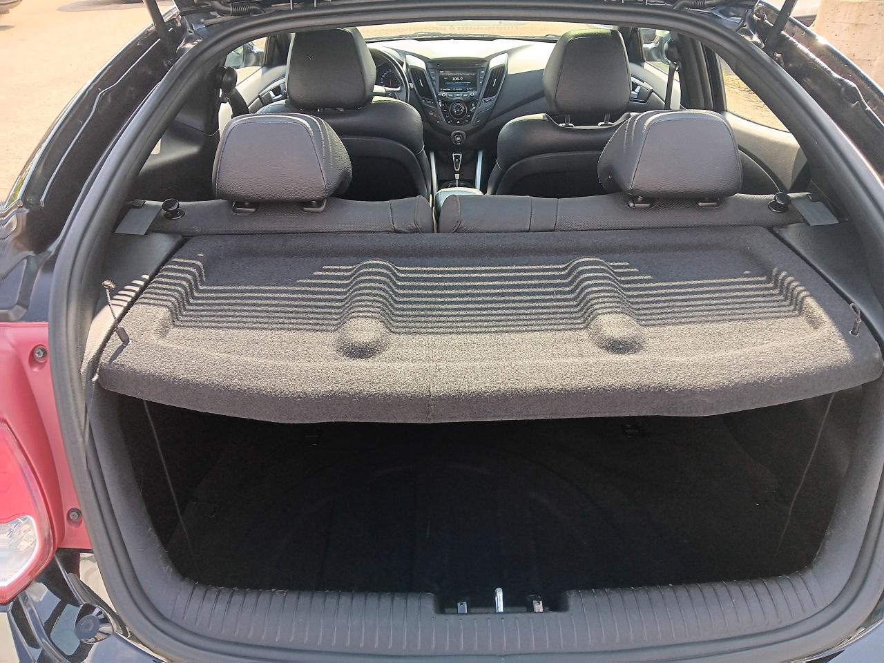 2016 Hyundai Veloster Turbo, Leather, Pano roof, Nav, Htd Steering & Sea - Photo #9