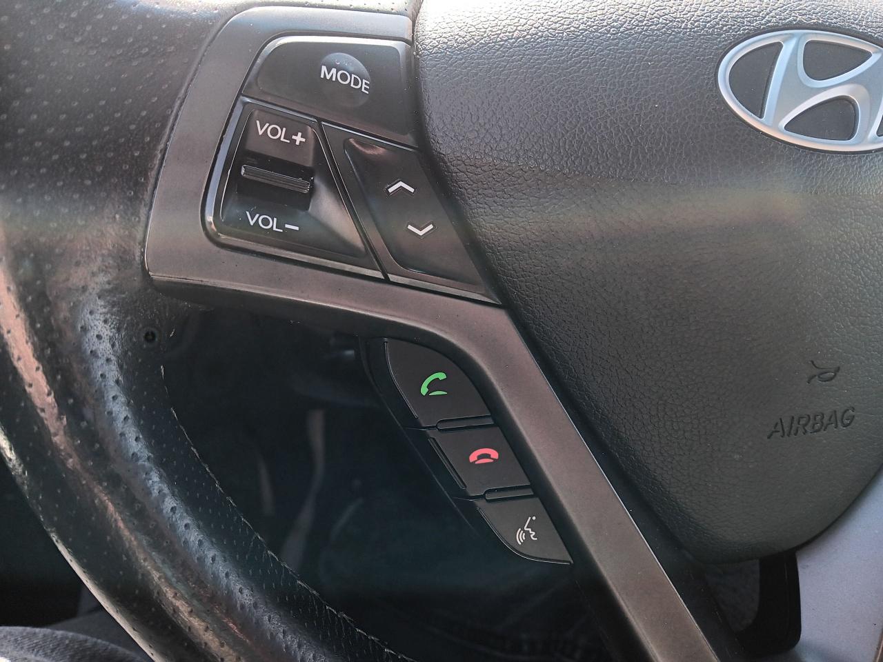 2016 Hyundai Veloster Turbo, Leather, Pano roof, Nav, Htd Steering & Sea - Photo #14