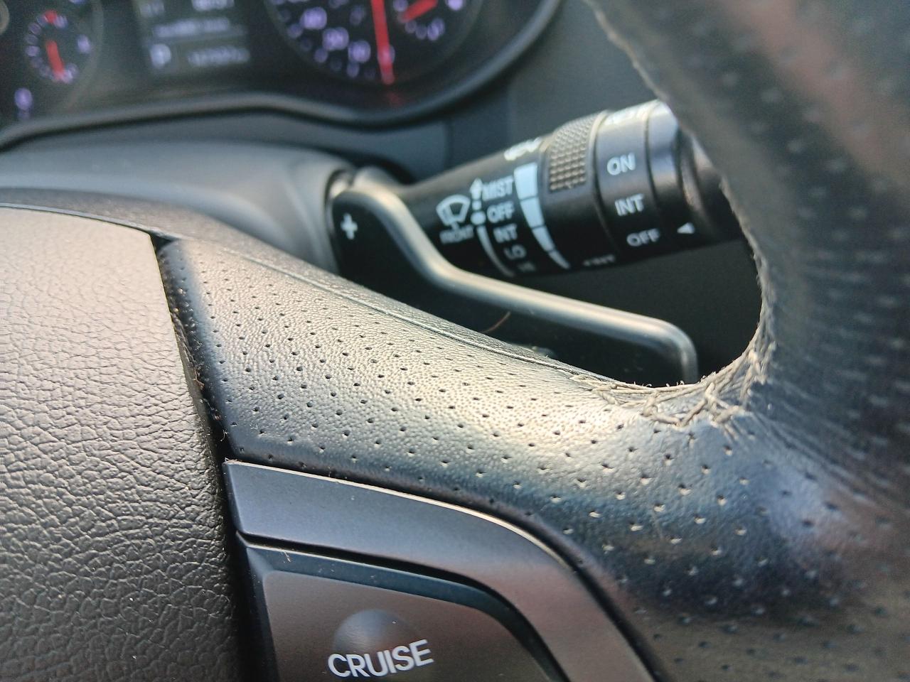 2016 Hyundai Veloster Turbo, Leather, Pano roof, Nav, Htd Steering & Sea - Photo #15