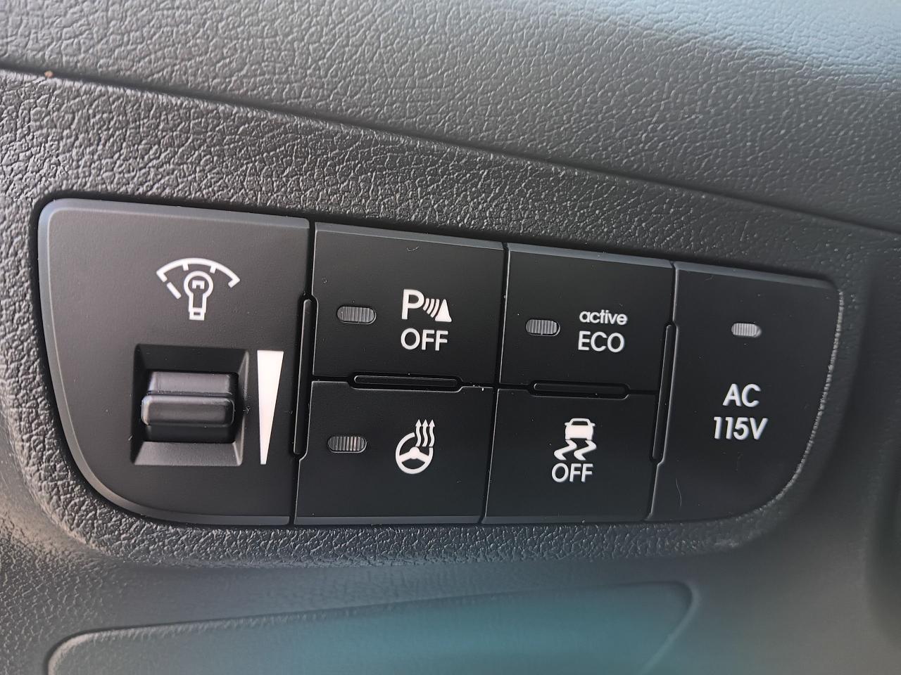 2016 Hyundai Veloster Turbo, Leather, Pano roof, Nav, Htd Steering & Sea - Photo #23