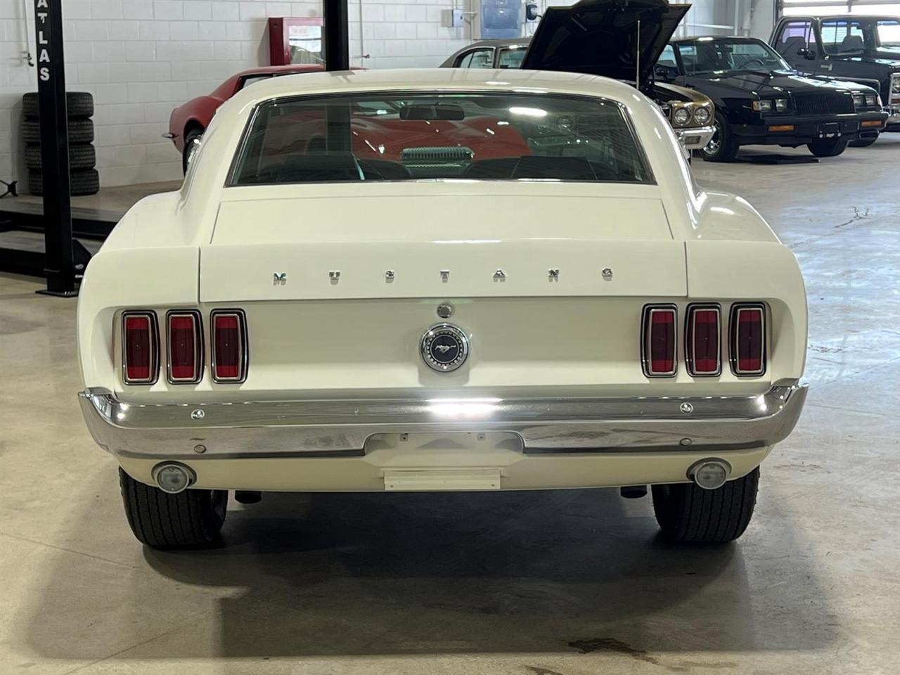 1969 Ford Mustang SportsRoof | 427 Cubic Inch Side Oiler V8 | 4 Speed Manual Photo4