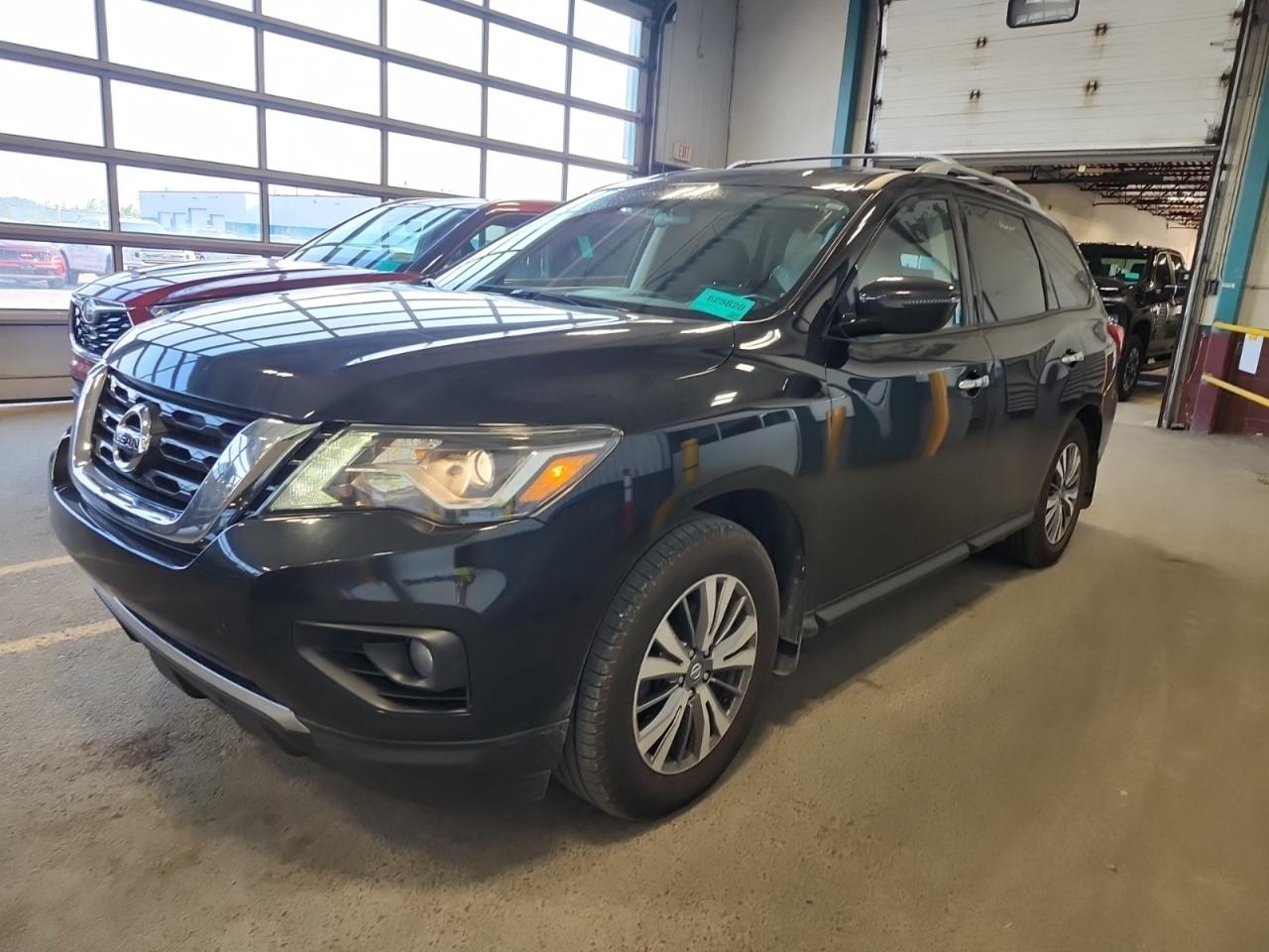 Used 2018 Nissan Pathfinder SV for sale in London, ON
