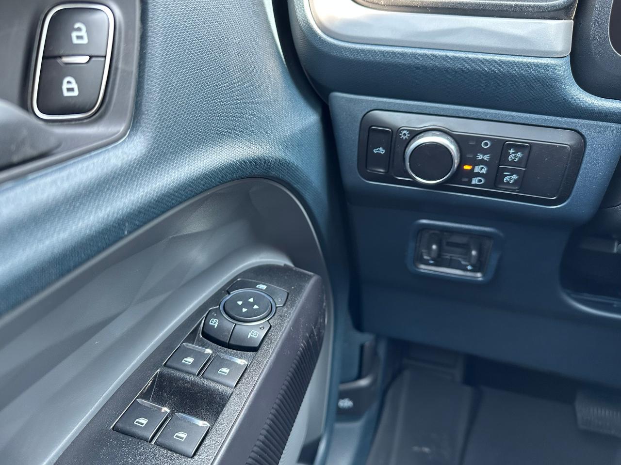 2025 Ford Maverick XLT AWD SuperCrew 302A Photo5