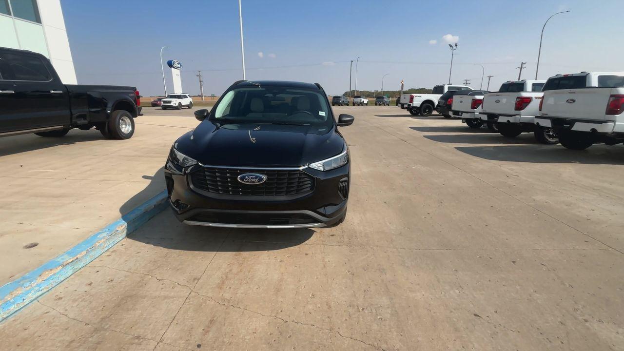 2025 Ford Escape Active AWD Photo2