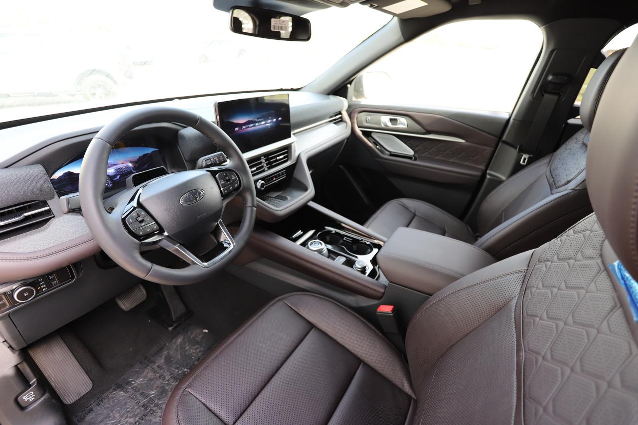 2025 Ford Explorer Platinum 4wd Photo