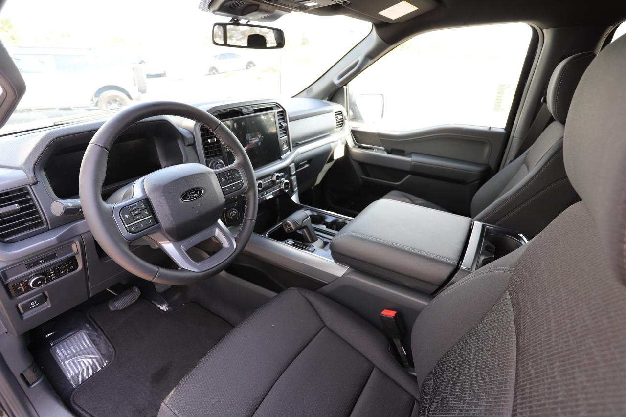 2025 Ford F-150 XLT 4WD SuperCrew 5.5' Box Photo1