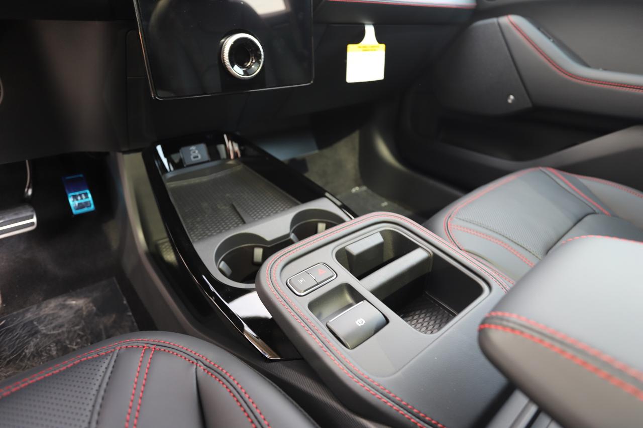 2025 Ford Mustang Mach-E Premium AWD Photo5