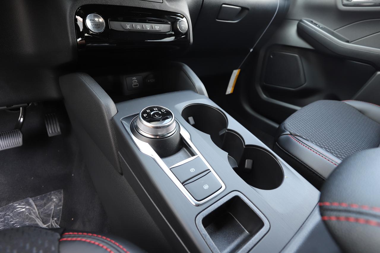 2025 Ford Escape ST-LINE FWD Photo5