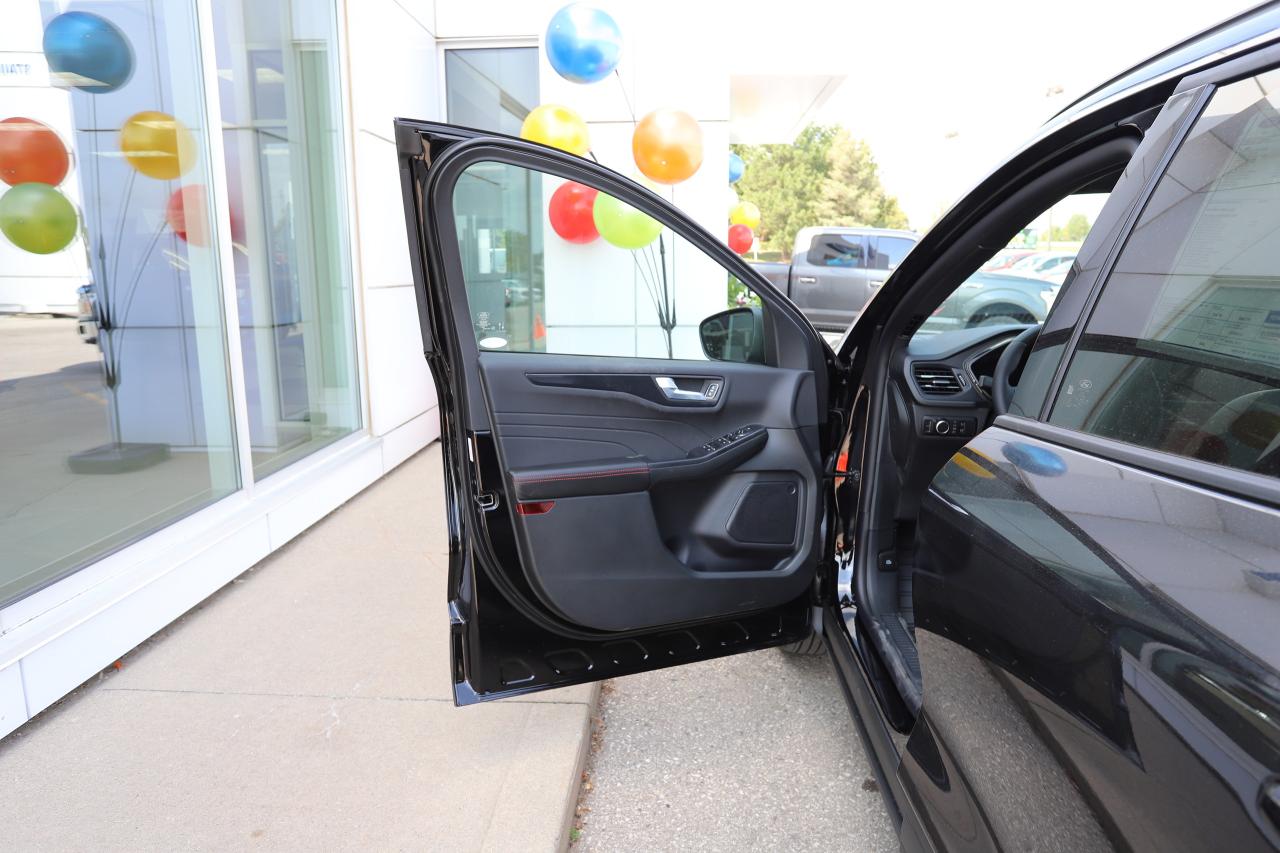 2025 Ford Escape ST-LINE FWD Photo5