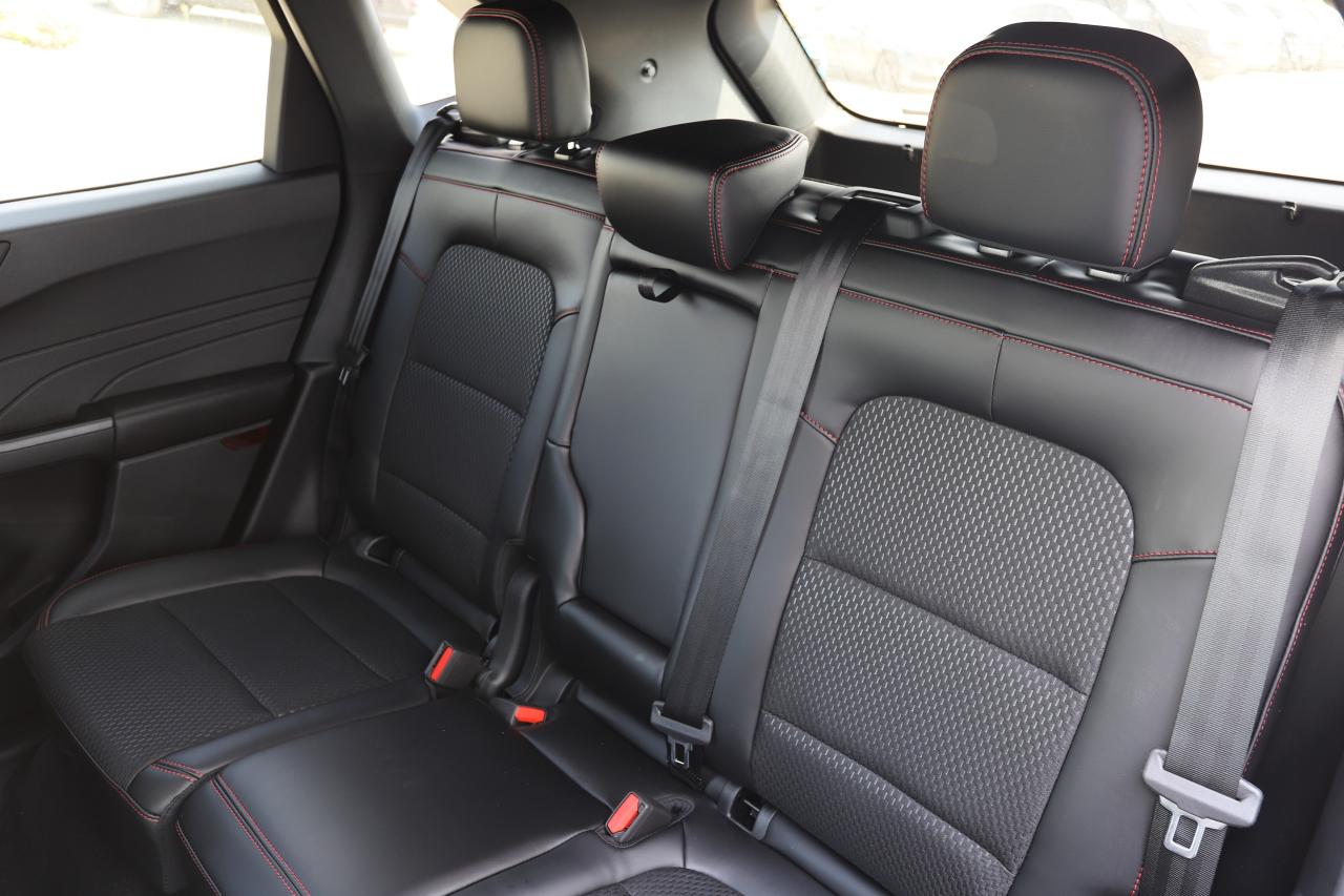 2025 Ford Escape ST-LINE FWD Photo5