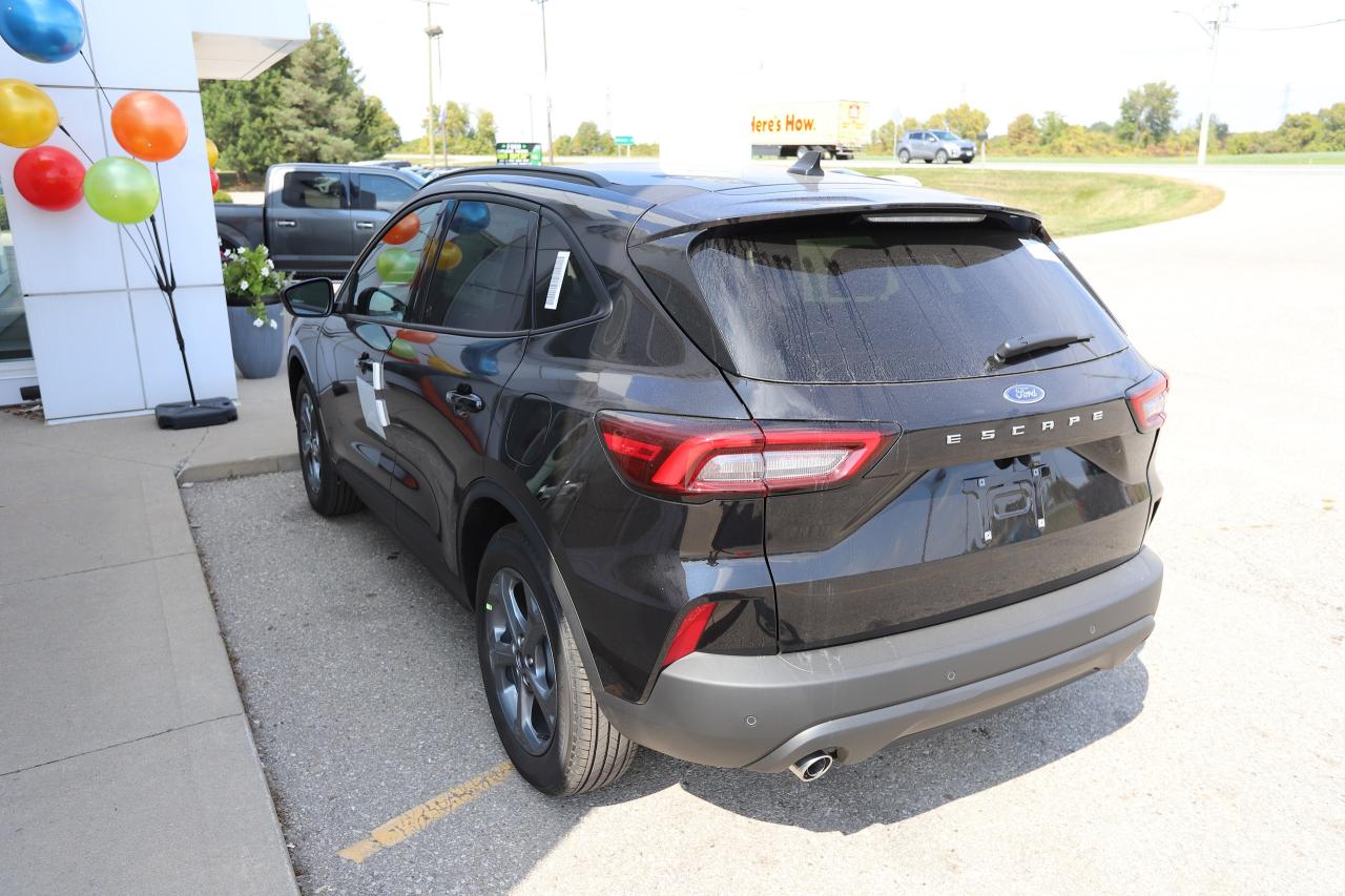 2025 Ford Escape ST-LINE FWD Photo5