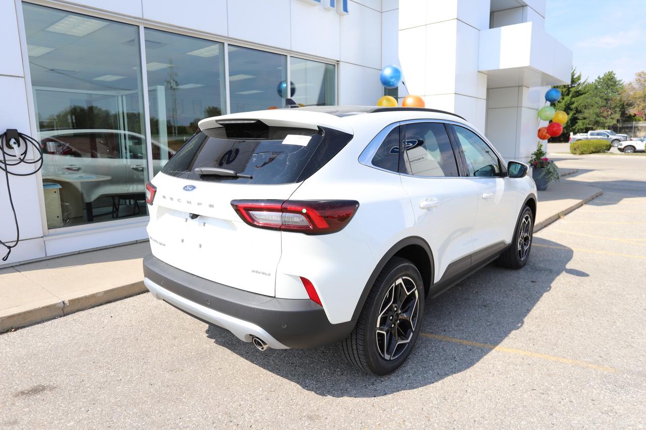 2025 Ford Escape Platinum AWD Photo5
