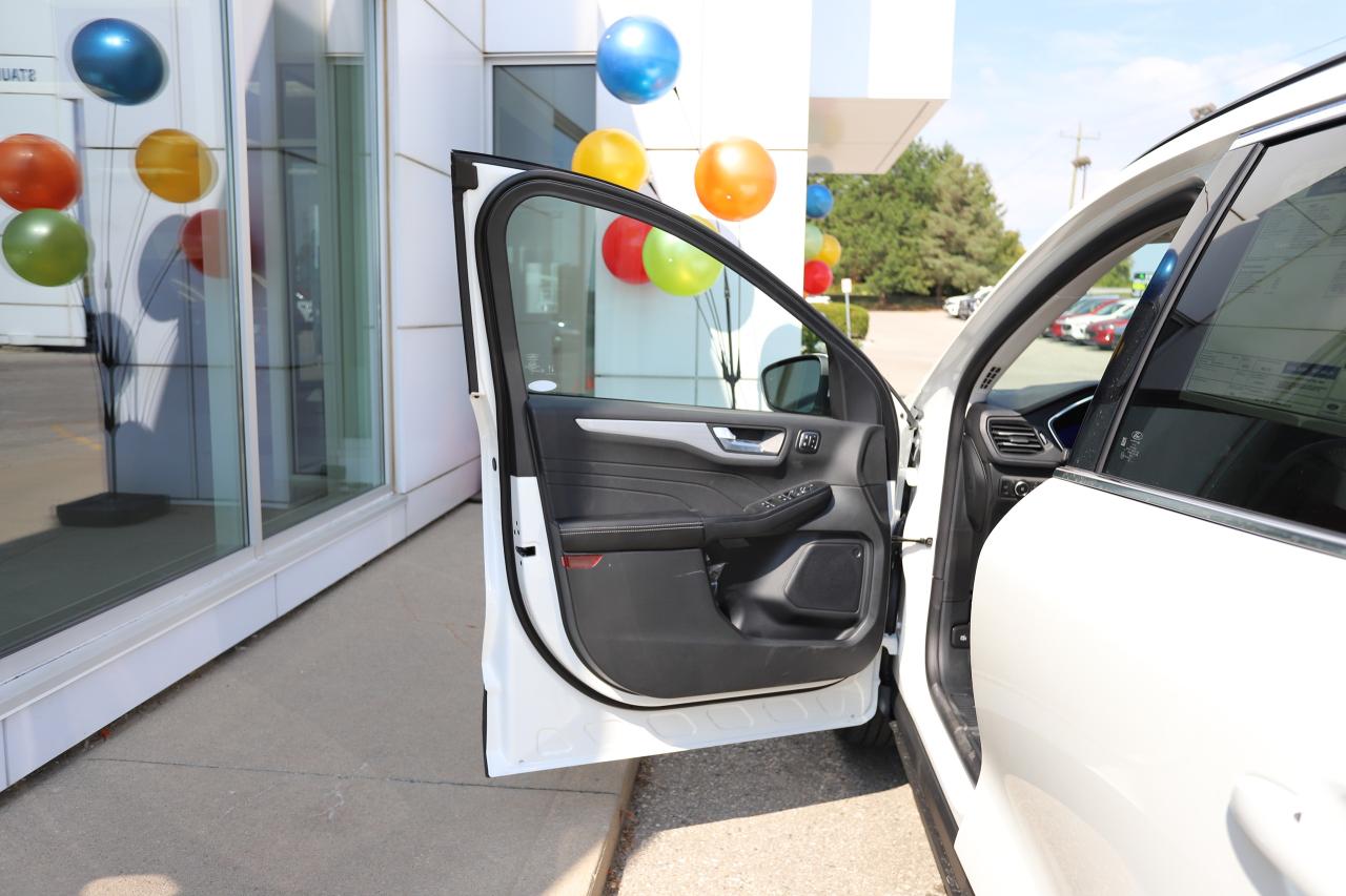 2025 Ford Escape Platinum AWD Photo5