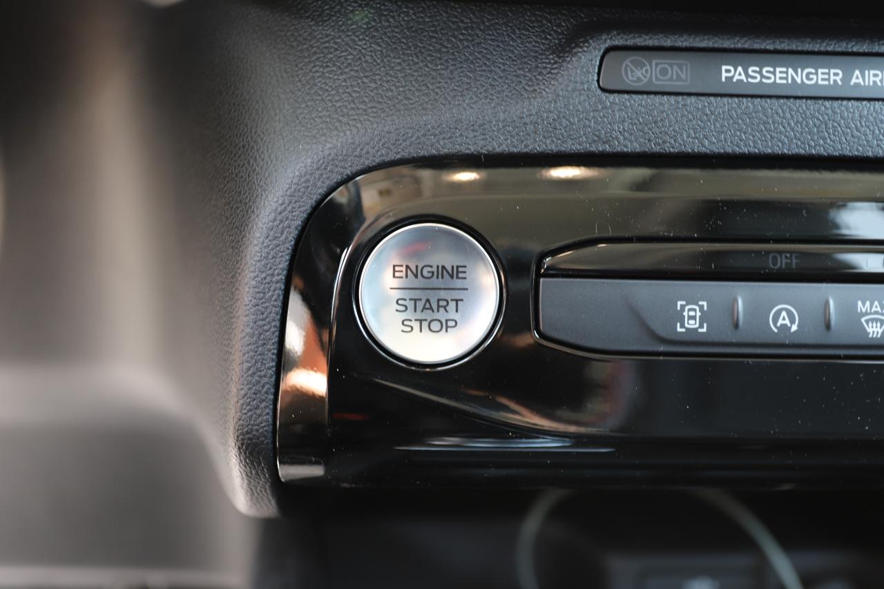 2025 Ford Escape Platinum AWD Photo5