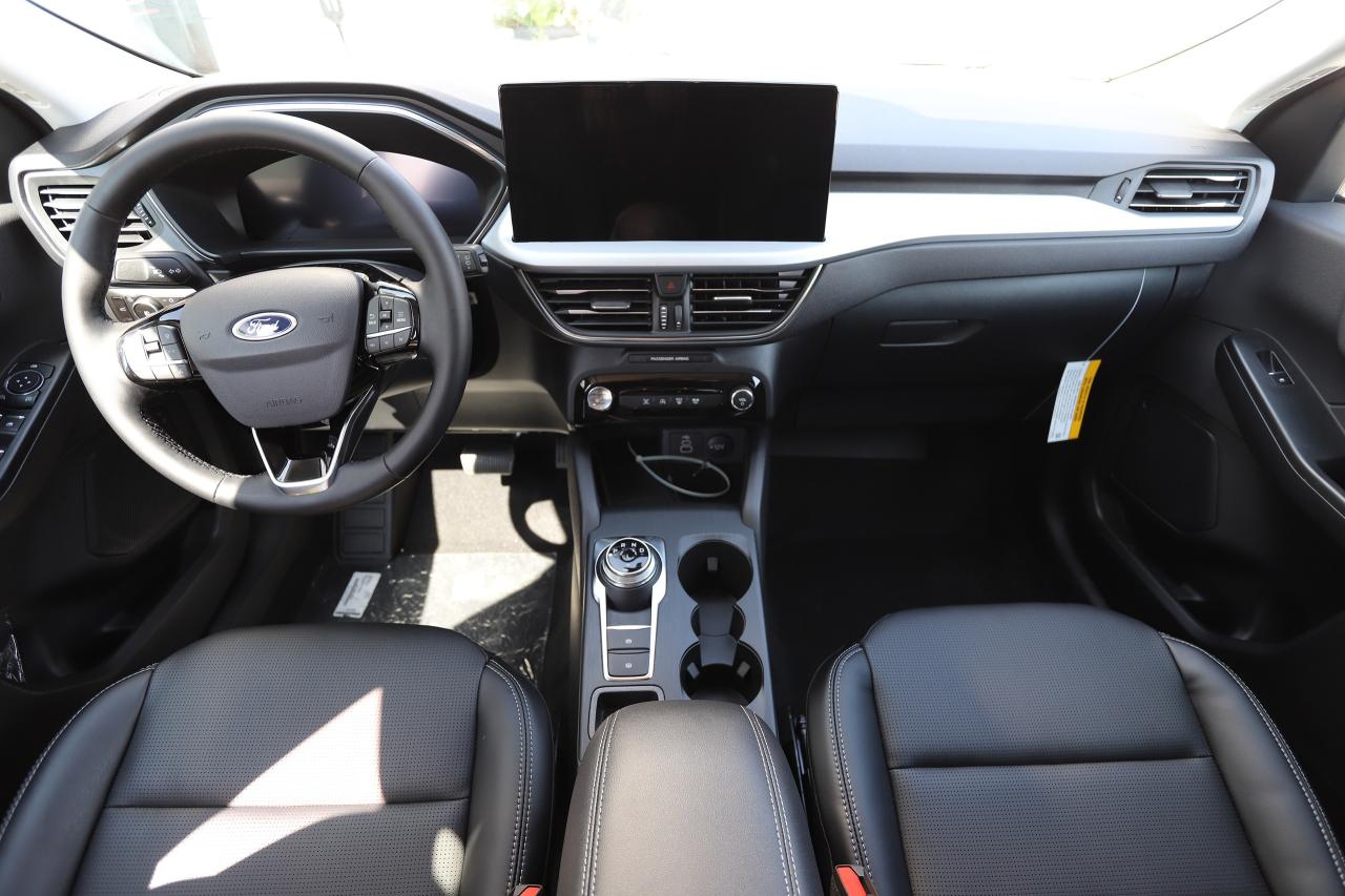 2025 Ford Escape Platinum AWD Photo5