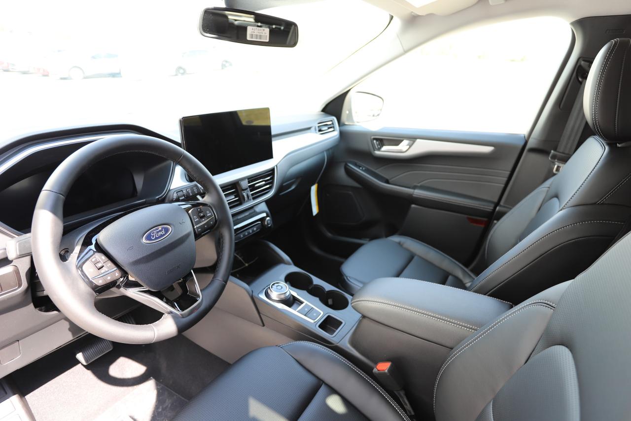2025 Ford Escape Platinum AWD Photo