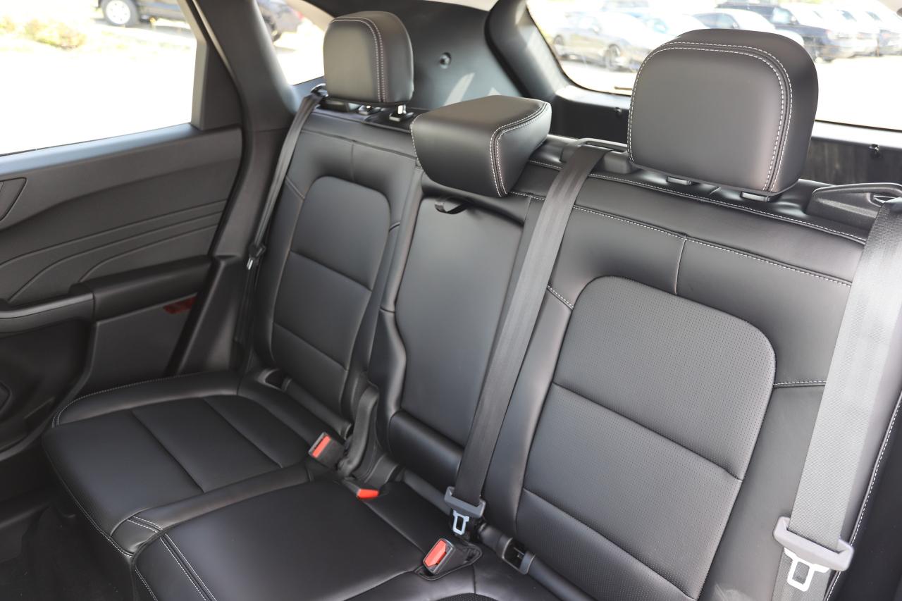 2025 Ford Escape Platinum AWD Photo5