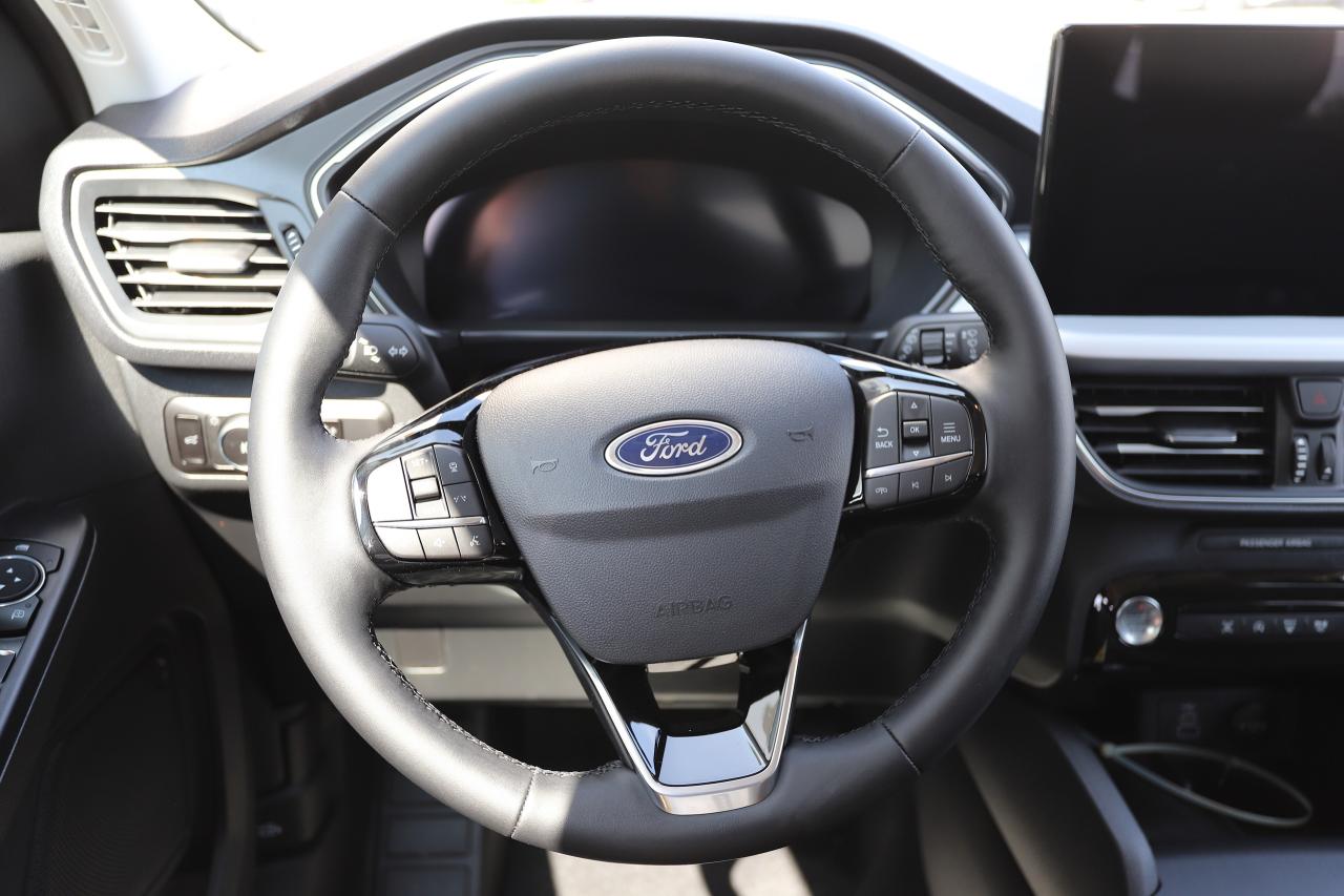 2025 Ford Escape Platinum AWD Photo5