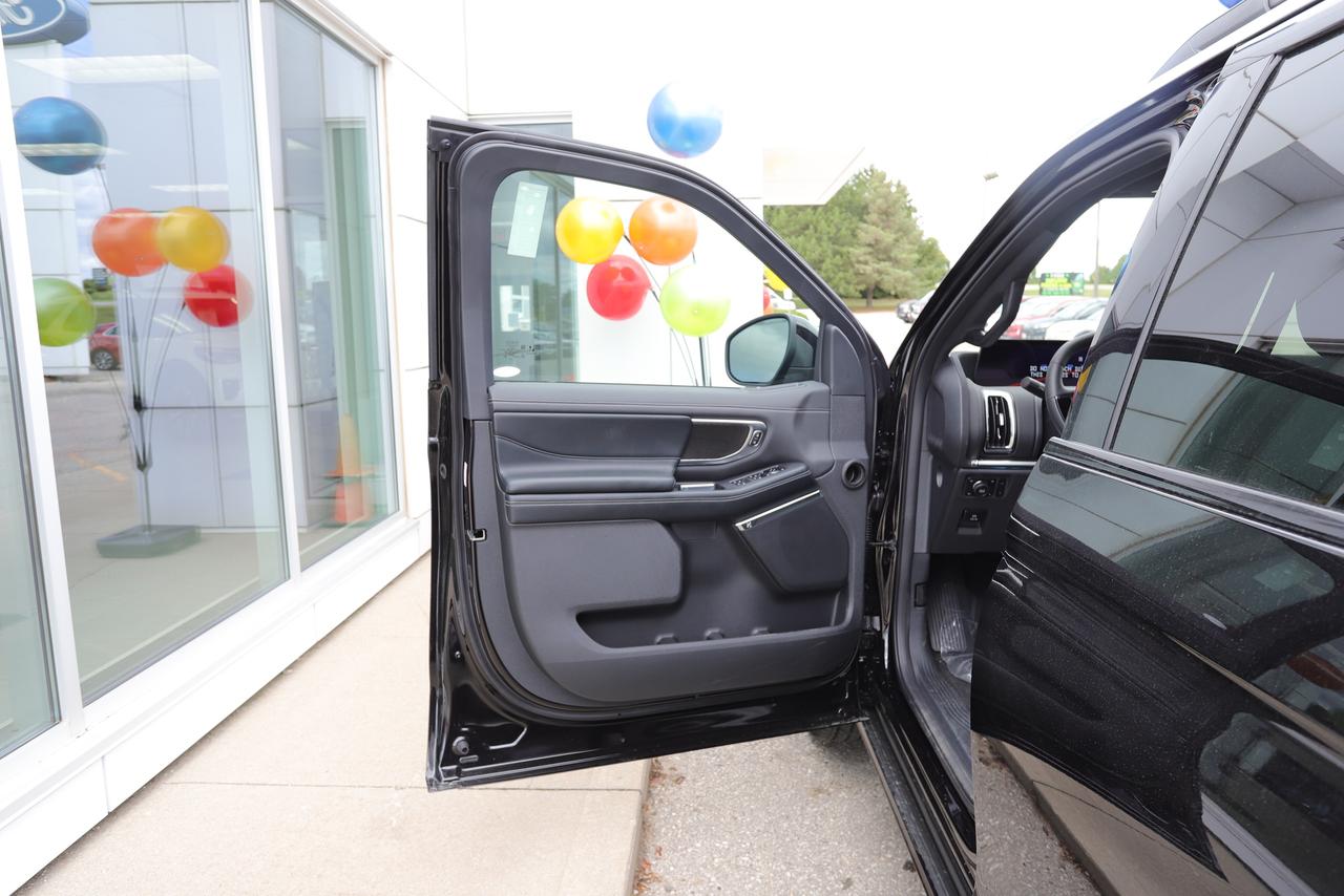 2025 Ford Expedition Platinum Max 4X4 Photo