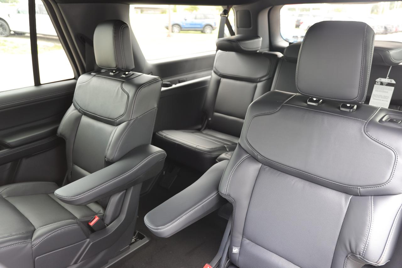 2025 Ford Expedition Platinum Max 4X4 Photo