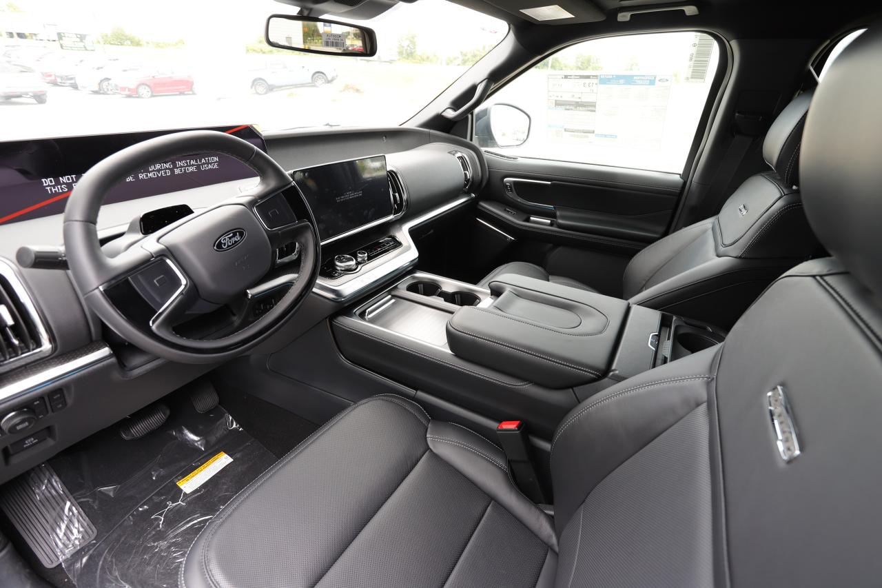 2025 Ford Expedition Platinum Max 4X4 Photo