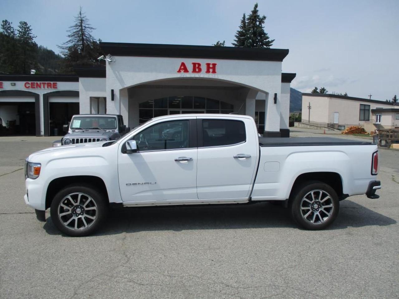2022 GMC Canyon DENALI DURAMAX 4X4 Photo2