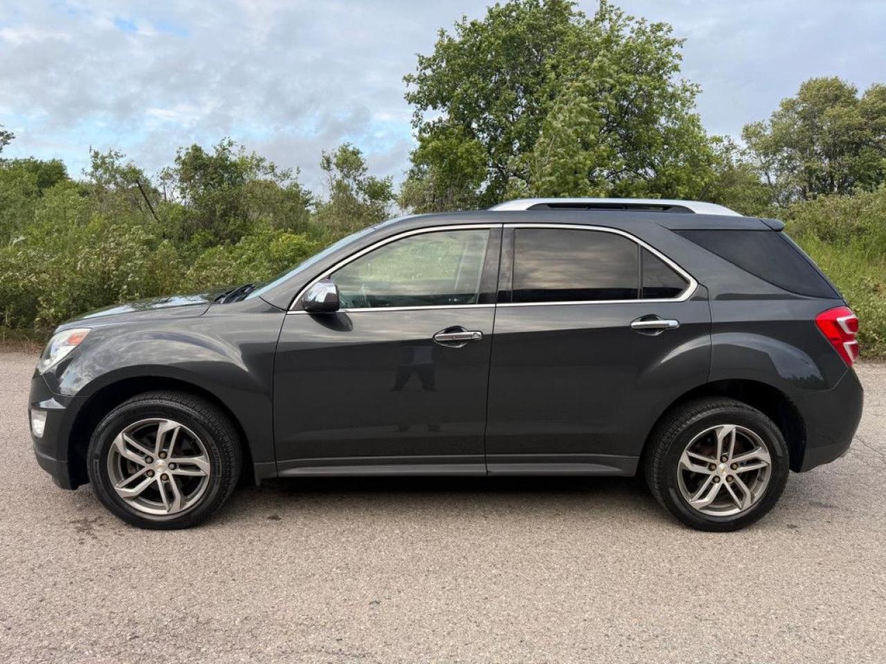 2017 Chevrolet Equinox PREMIER | CLEAN CARFAX | V6 | AWD | TWO-TONE LEATHER | SUNROOF | NAVI | PIONEER AUDIO | - Photo #3