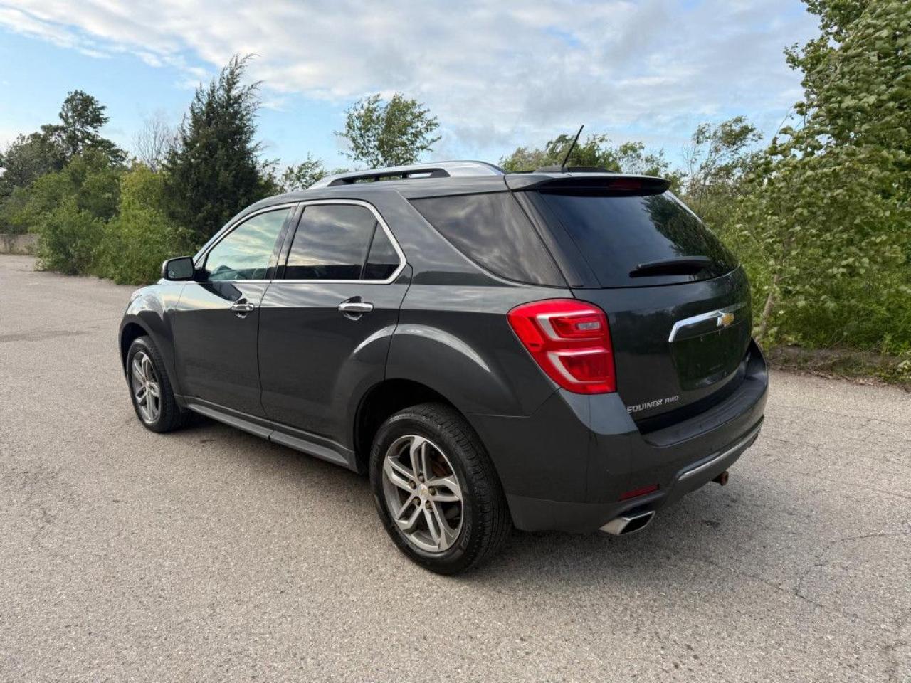 2017 Chevrolet Equinox PREMIER | CLEAN CARFAX | V6 | AWD | TWO-TONE LEATHER | SUNROOF | NAVI | PIONEER AUDIO | - Photo #4