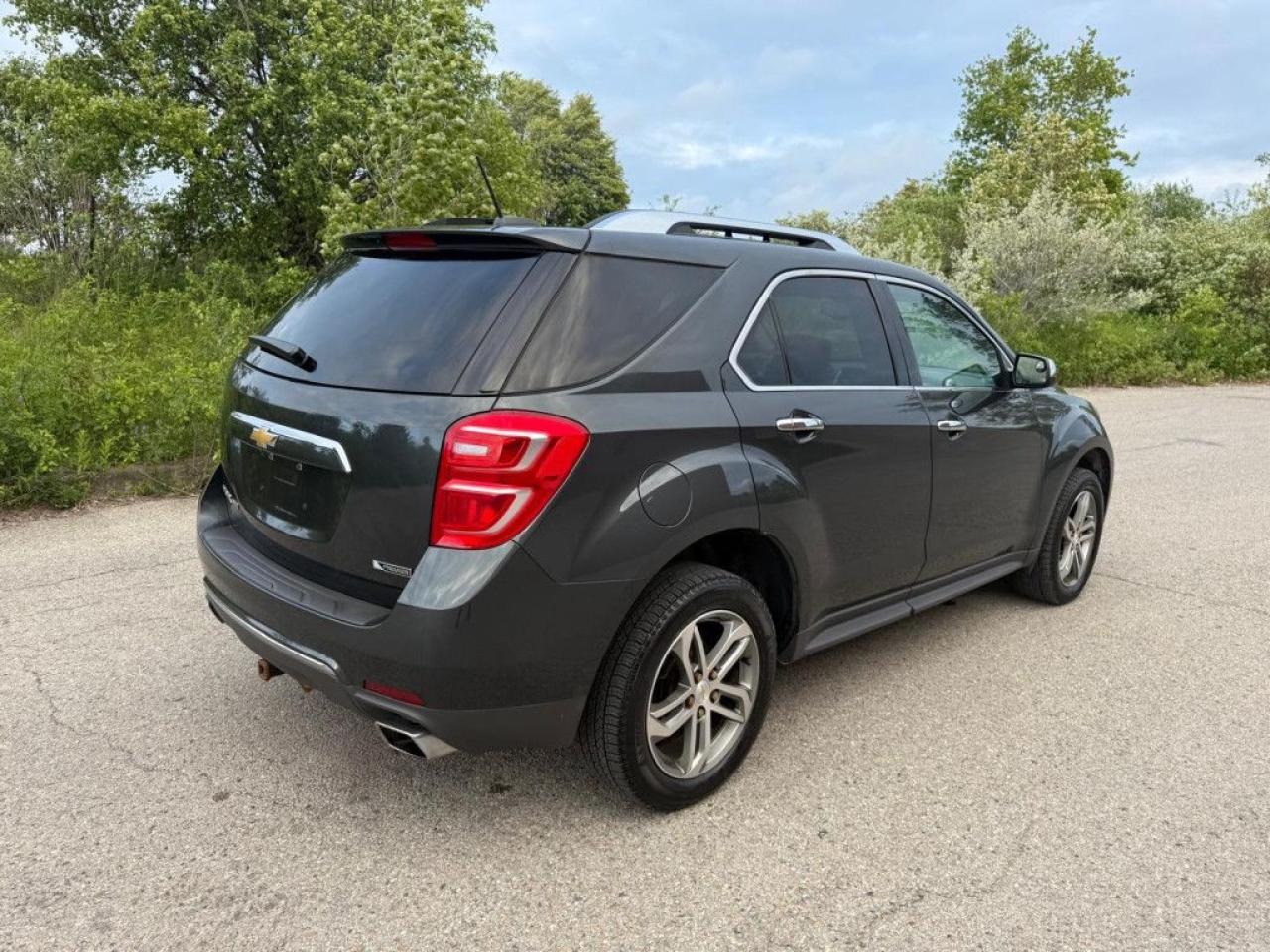 2017 Chevrolet Equinox PREMIER | CLEAN CARFAX | V6 | AWD | TWO-TONE LEATHER | SUNROOF | NAVI | PIONEER AUDIO | - Photo #6