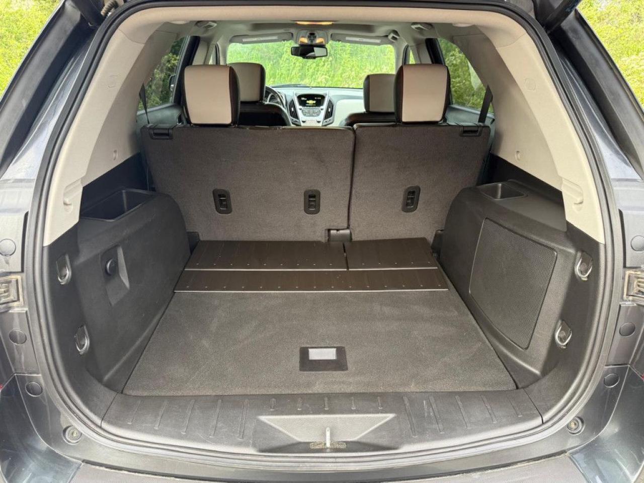 2017 Chevrolet Equinox PREMIER | CLEAN CARFAX | V6 | AWD | TWO-TONE LEATHER | SUNROOF | NAVI | PIONEER AUDIO | - Photo #18