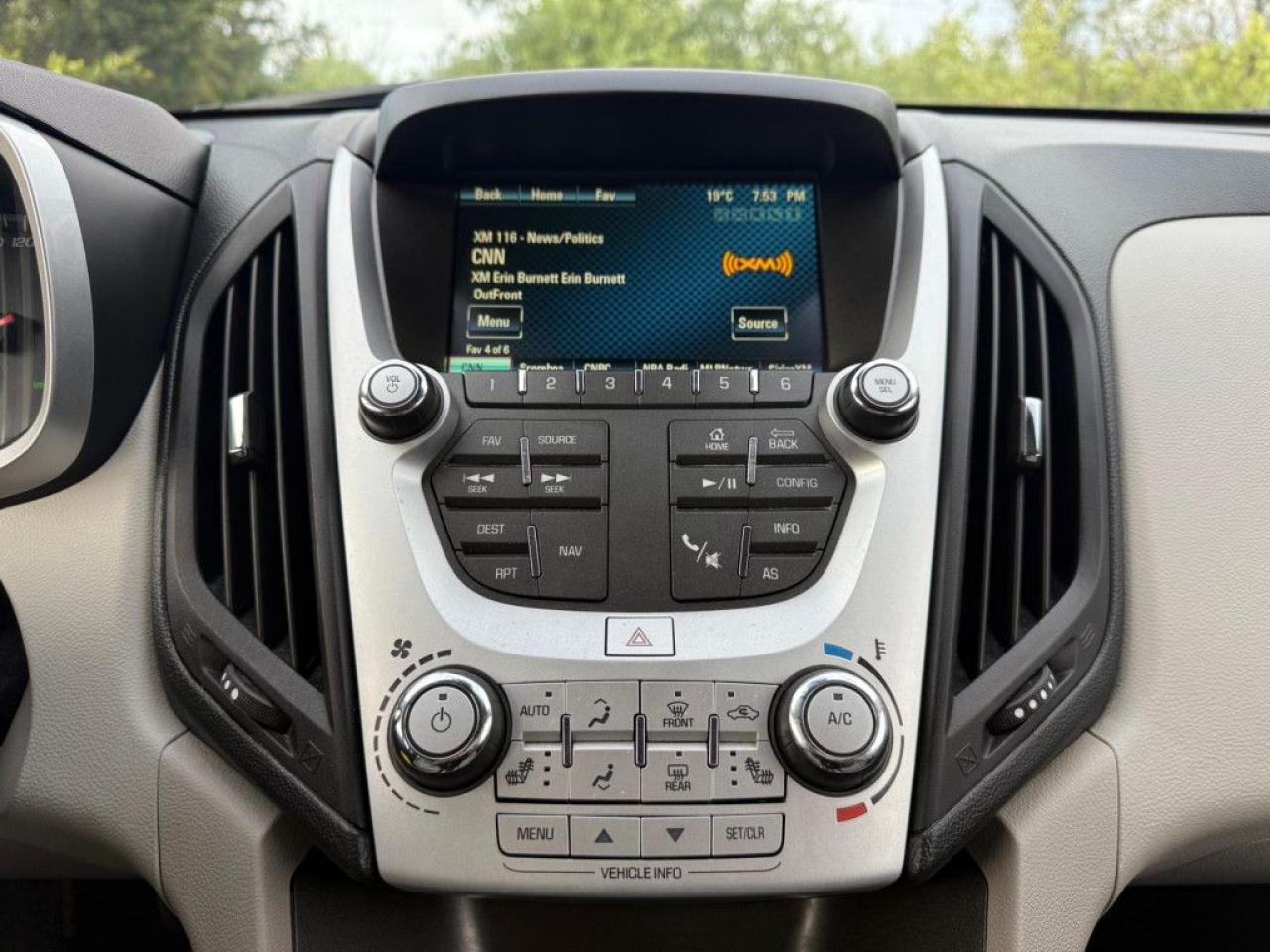2017 Chevrolet Equinox PREMIER | CLEAN CARFAX | V6 | AWD | TWO-TONE LEATHER | SUNROOF | NAVI | PIONEER AUDIO | - Photo #31