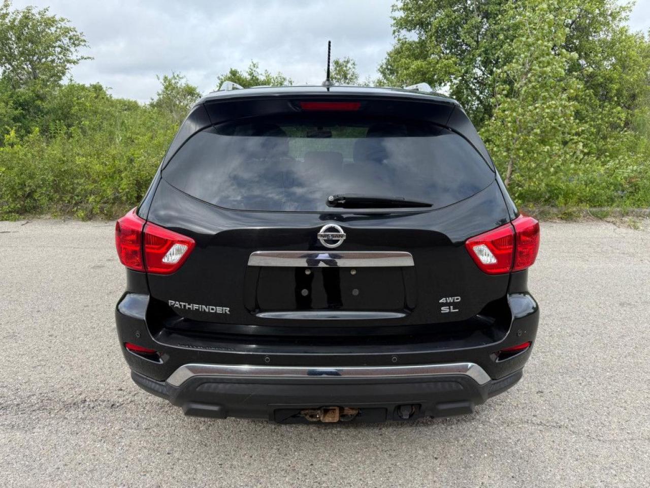 2017 Nissan Pathfinder SL | CLEAN CARFAX | 4WD | LEATHER | POWER TAILGATE | PUSH BUTTON START | REMOTE STARTER - Photo #5