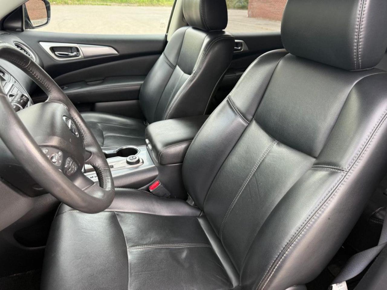 2017 Nissan Pathfinder SL | CLEAN CARFAX | 4WD | LEATHER | POWER TAILGATE | PUSH BUTTON START | REMOTE STARTER - Photo #16
