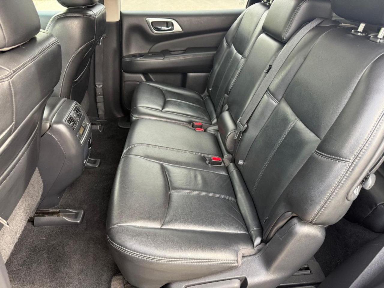 2017 Nissan Pathfinder SL | CLEAN CARFAX | 4WD | LEATHER | POWER TAILGATE | PUSH BUTTON START | REMOTE STARTER - Photo #17