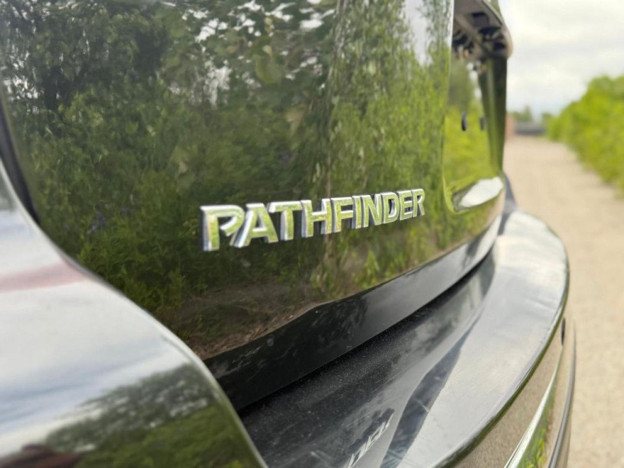 2017 Nissan Pathfinder SL | CLEAN CARFAX | 4WD | LEATHER | POWER TAILGATE | PUSH BUTTON START | REMOTE STARTER - Photo #12