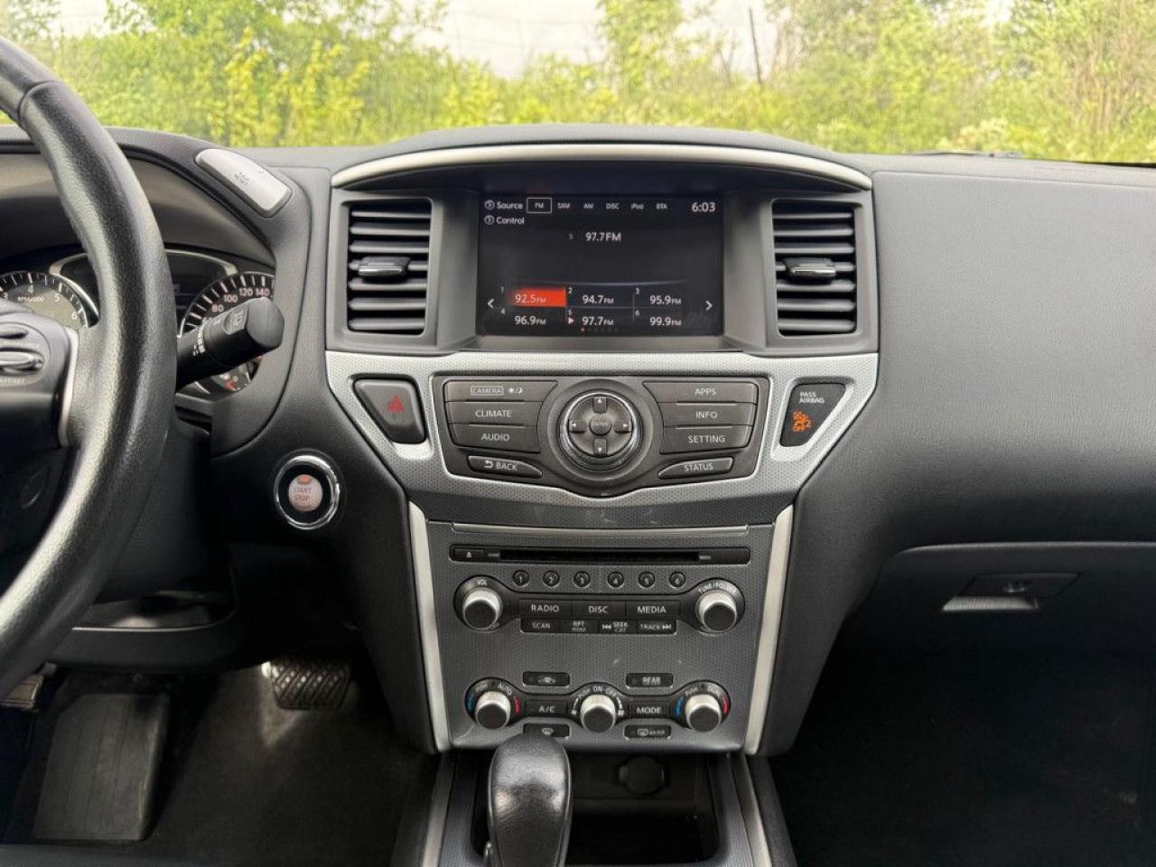 2017 Nissan Pathfinder SL | CLEAN CARFAX | 4WD | LEATHER | POWER TAILGATE | PUSH BUTTON START | REMOTE STARTER - Photo #26