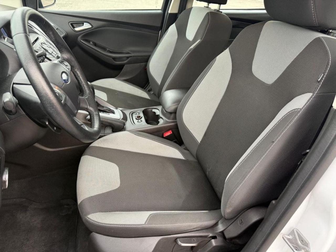 2014 Ford Focus SE |HEATED SEATS|ALLOY WHEELS|BLUETOOTH|MULTI-FUNCTION STEERING WHEEL| - Photo #12