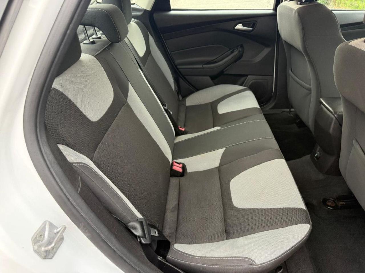 2014 Ford Focus SE |HEATED SEATS|ALLOY WHEELS|BLUETOOTH|MULTI-FUNCTION STEERING WHEEL| - Photo #13