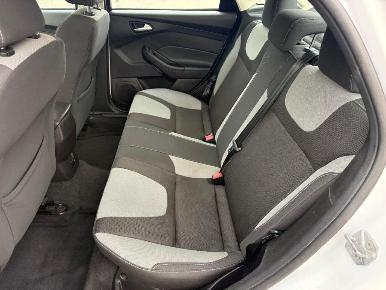2014 Ford Focus SE |HEATED SEATS|ALLOY WHEELS|BLUETOOTH|MULTI-FUNCTION STEERING WHEEL| - Photo #15