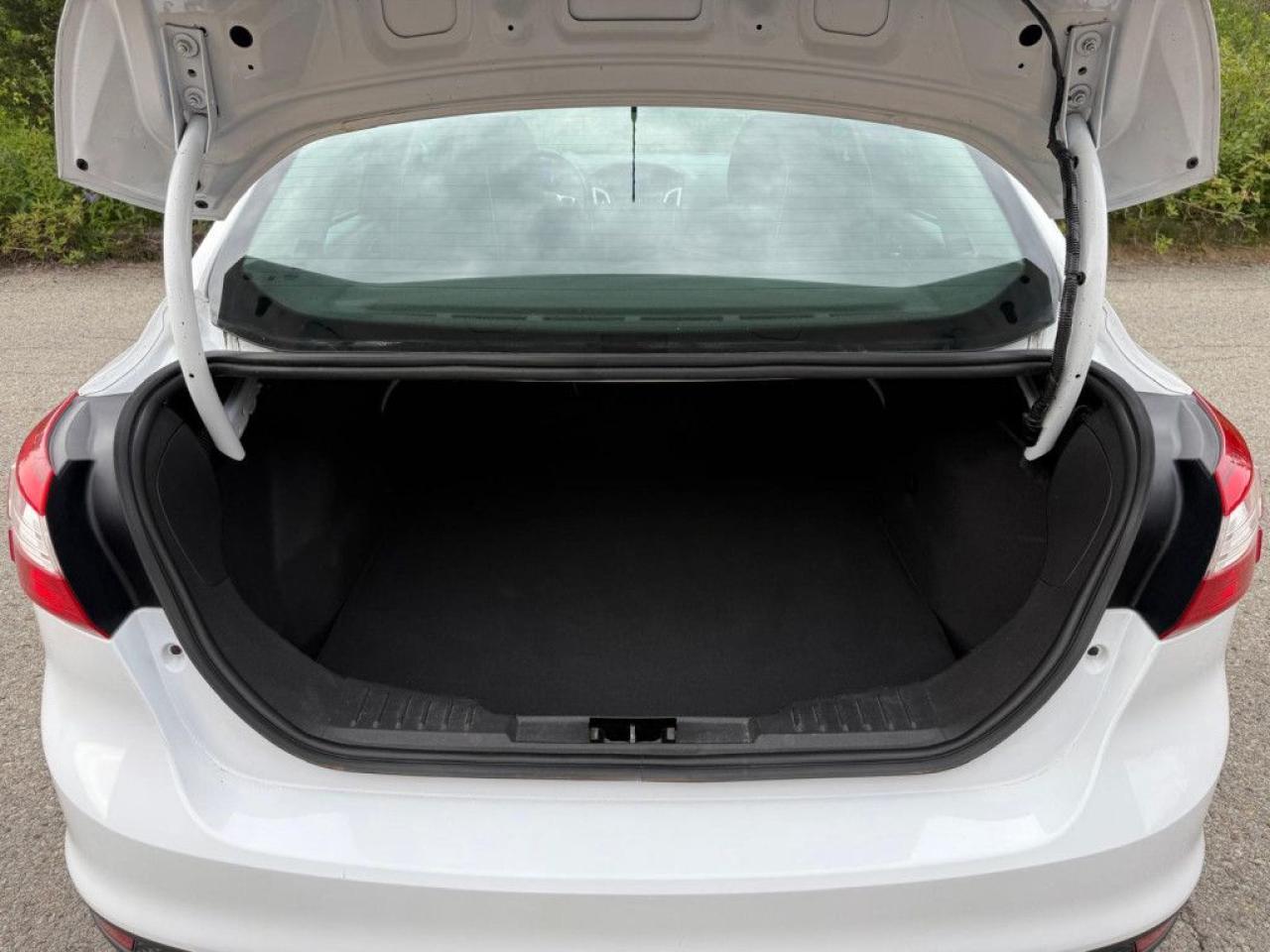 2014 Ford Focus SE |HEATED SEATS|ALLOY WHEELS|BLUETOOTH|MULTI-FUNCTION STEERING WHEEL| - Photo #21