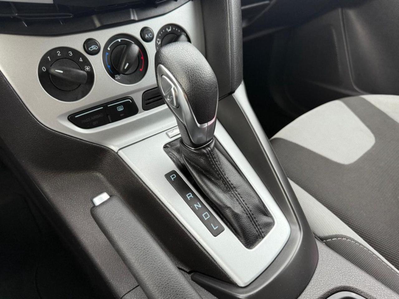 2014 Ford Focus SE |HEATED SEATS|ALLOY WHEELS|BLUETOOTH|MULTI-FUNCTION STEERING WHEEL| - Photo #22