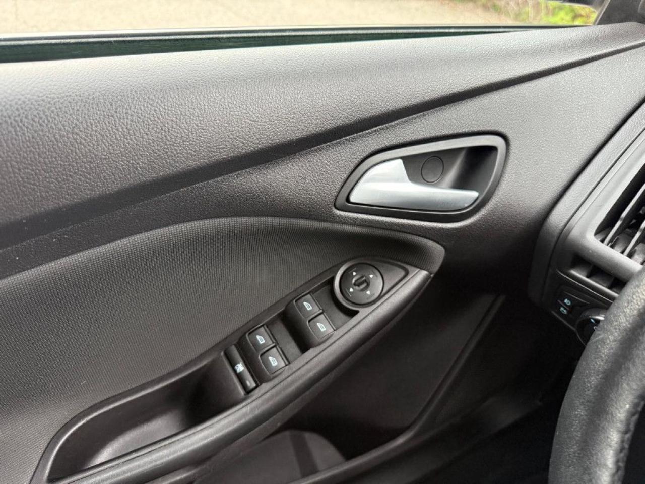 2014 Ford Focus SE |HEATED SEATS|ALLOY WHEELS|BLUETOOTH|MULTI-FUNCTION STEERING WHEEL| - Photo #23