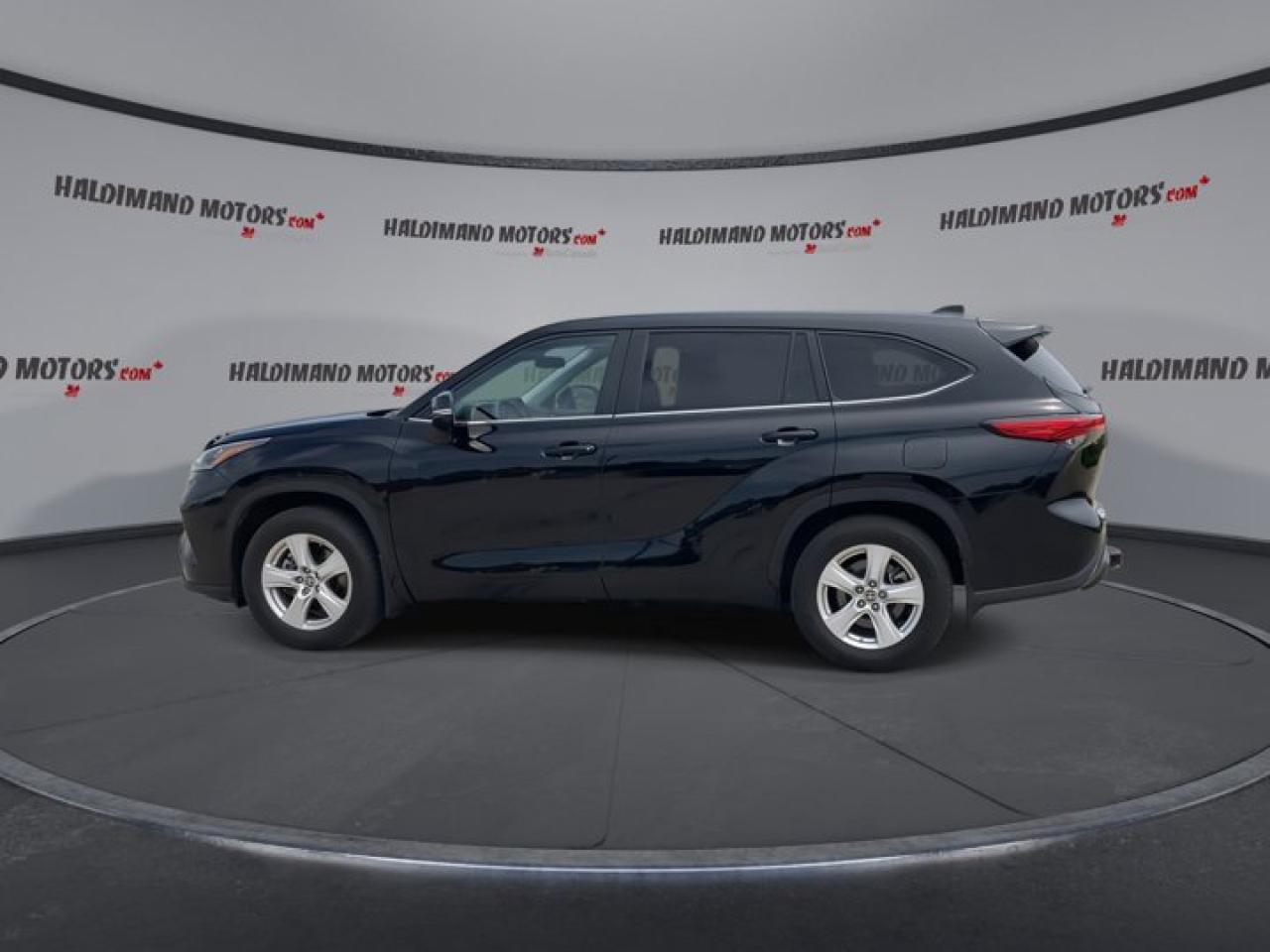 2023 Toyota Highlander LE AWD | Heated Seats Photo4